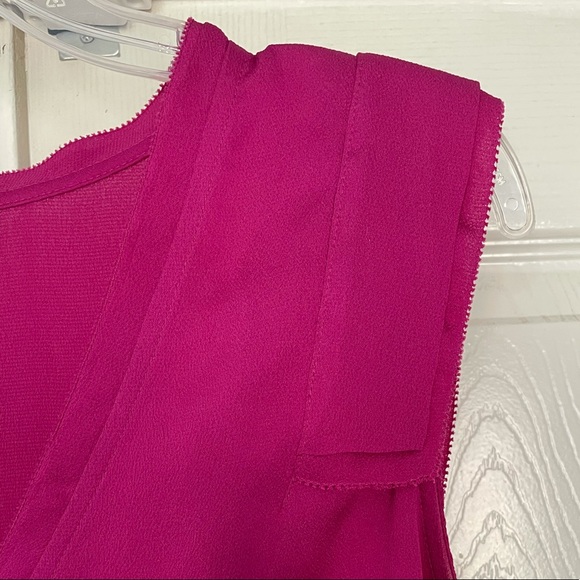 Banana Republic magenta v-neck sleeveless top - Picture 3 of 6